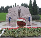 Азербайджанский народ почтил память великого лидера Гейдара Алиева (ФОТО)