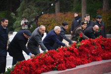 Азербайджанский народ почтил память великого лидера Гейдара Алиева (ФОТО)