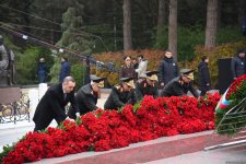 Азербайджанский народ почтил память великого лидера Гейдара Алиева (ФОТО)