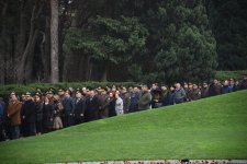 Азербайджанский народ почтил память великого лидера Гейдара Алиева (ФОТО)