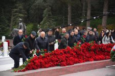Азербайджанский народ почтил память великого лидера Гейдара Алиева (ФОТО)