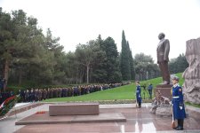 Азербайджанский народ почтил память великого лидера Гейдара Алиева (ФОТО)