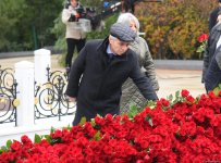 Азербайджанский народ почтил память великого лидера Гейдара Алиева (ФОТО)