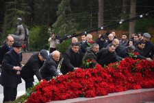 Азербайджанский народ почтил память великого лидера Гейдара Алиева (ФОТО)