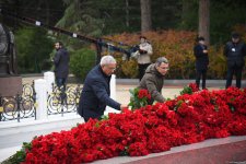 Азербайджанский народ почтил память великого лидера Гейдара Алиева (ФОТО)