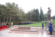Азербайджанский народ почтил память великого лидера Гейдара Алиева (ФОТО)