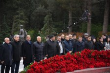 Азербайджанский народ почтил память великого лидера Гейдара Алиева (ФОТО)