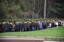Азербайджанский народ почтил память великого лидера Гейдара Алиева (ФОТО)