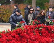 Азербайджанский народ почтил память великого лидера Гейдара Алиева (ФОТО)