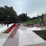 Официальные лица государства и правительства почтили память великого лидера Гейдара Алиева на Аллее почетного захоронения (ФОТО)