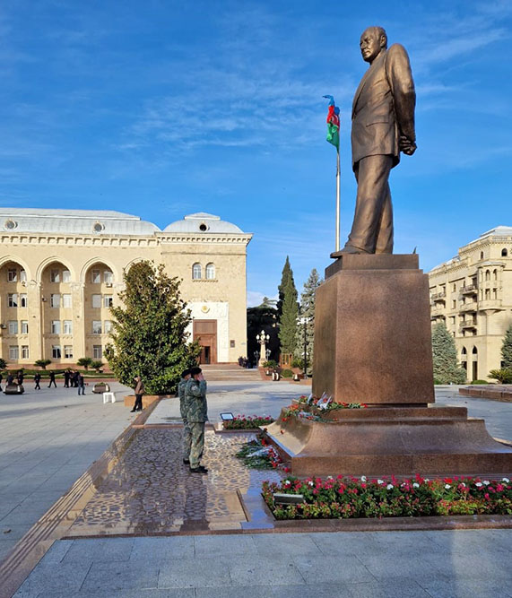 В азербайджанской армии прошли мероприятия по случаю Дня памяти великого лидера Гейдара Алиева (ФОТО)