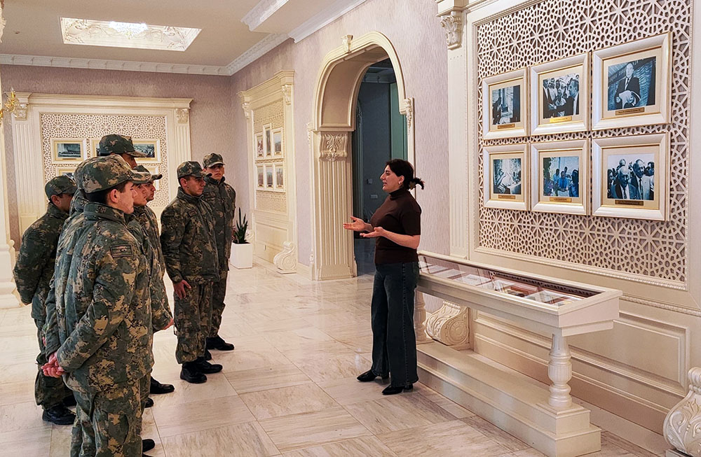 В азербайджанской армии прошли мероприятия по случаю Дня памяти великого лидера Гейдара Алиева (ФОТО)