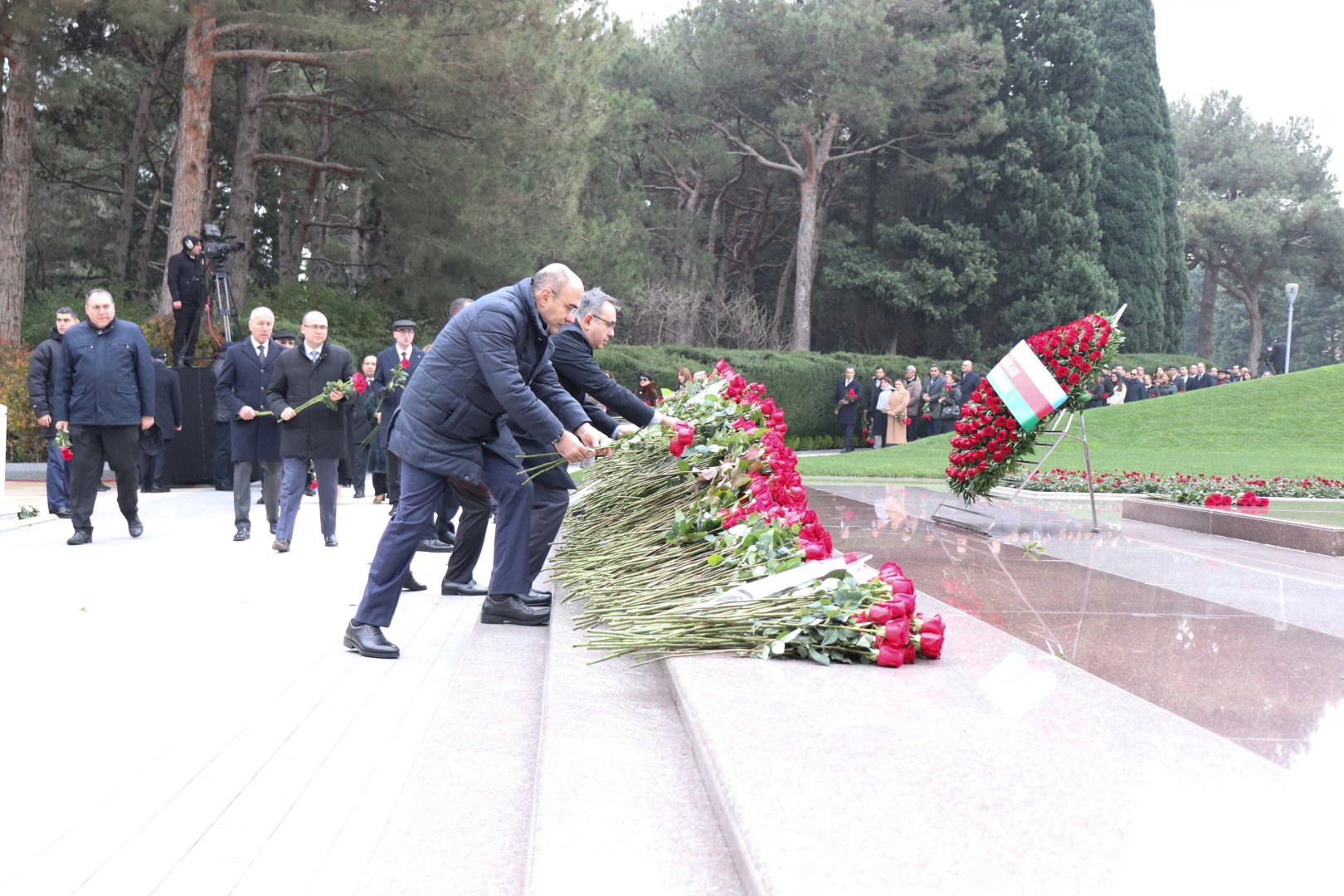 Руководство Минздрава почтило память великого лидера Гейдара Алиева (ФОТО)