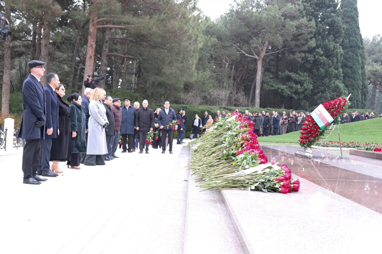 Руководство Минздрава почтило память великого лидера Гейдара Алиева (ФОТО)