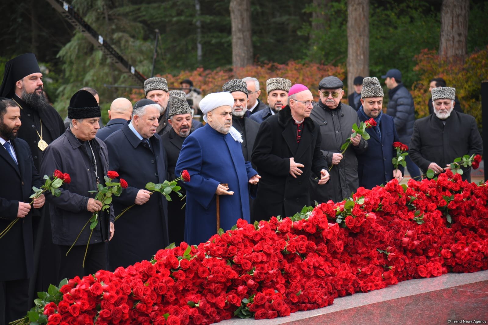 Азербайджанский народ почтил память великого лидера Гейдара Алиева (ФОТО)