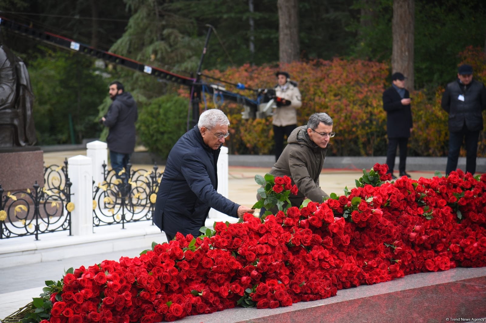 Азербайджанский народ почтил память великого лидера Гейдара Алиева (ФОТО)