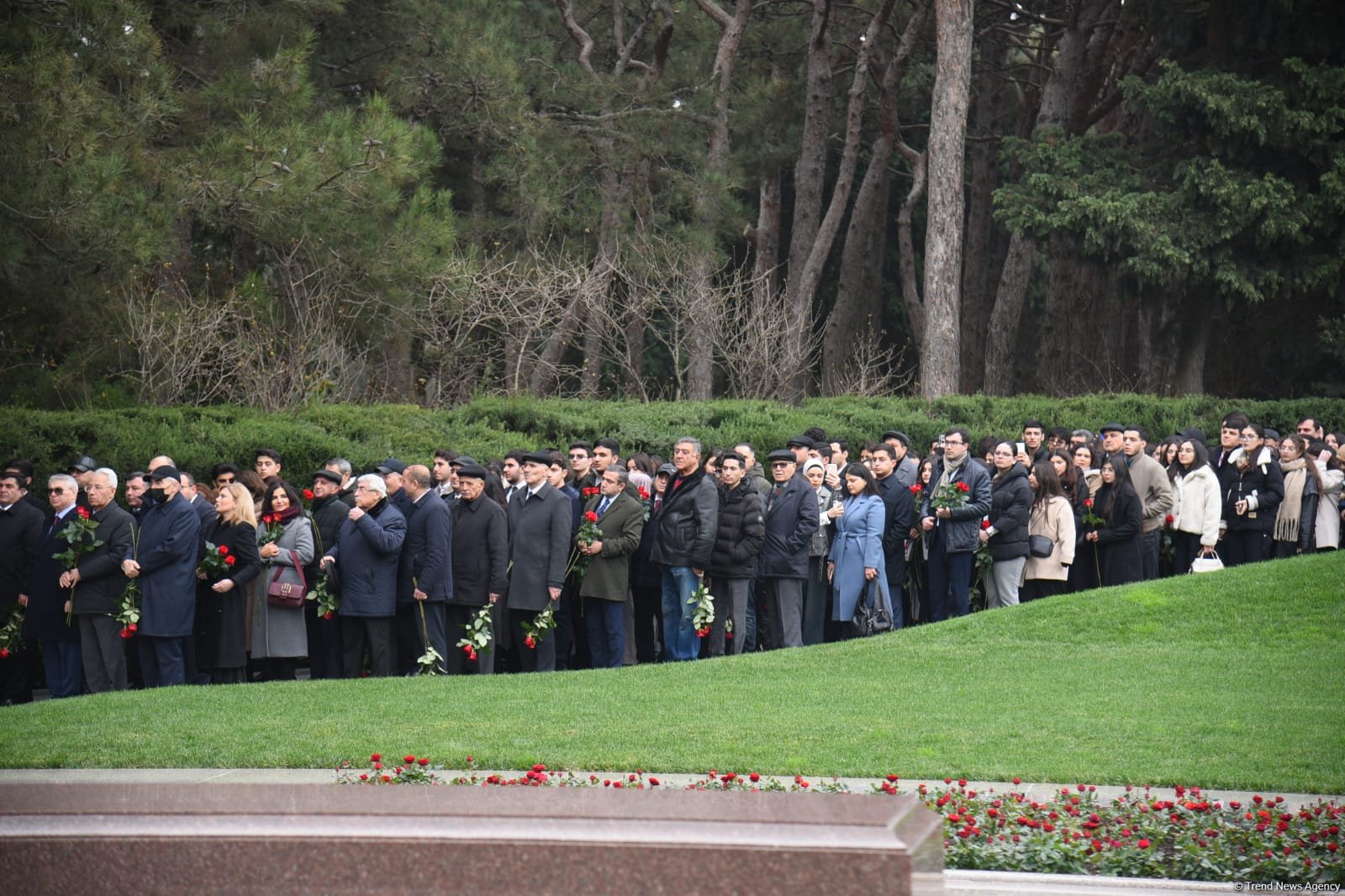 Азербайджанский народ почтил память великого лидера Гейдара Алиева (ФОТО)