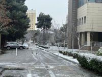 В Баку выпал первый снег - Фоторепортаж