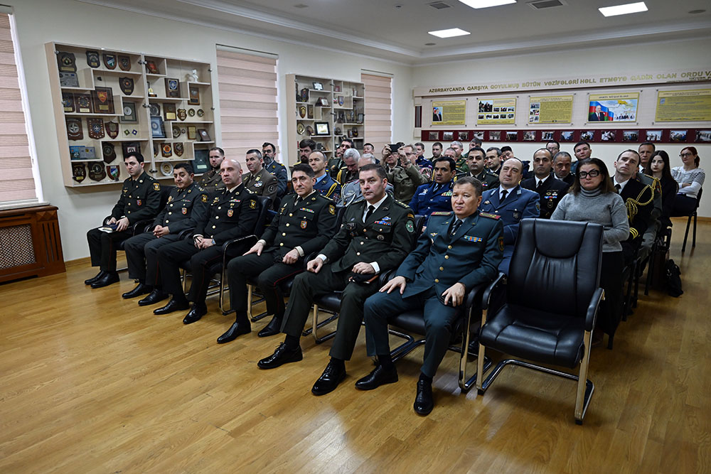 Состоялось заседание по итогам текущего года с аккредитованными в Азербайджане военными атташе (ФОТО)