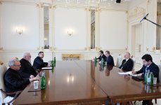 Президент Ильхам Алиев принял секретаря Святого Престола по связям с государствами и международными организациями (ФОТО/ВИДЕО)