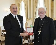 Президент Ильхам Алиев принял секретаря Святого Престола по связям с государствами и международными организациями (ФОТО/ВИДЕО)