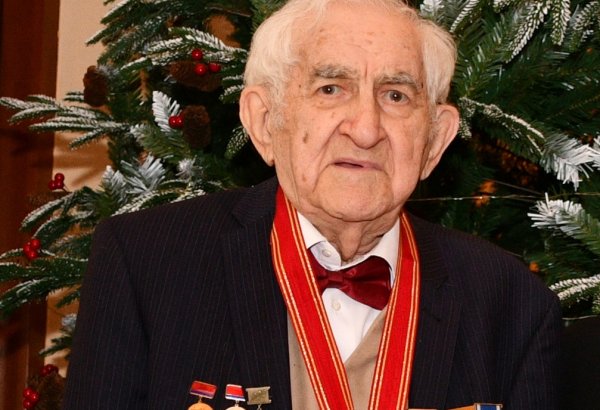 Песни хорошего настроения  94-летнего композитора Тофига Бакиханова - потомка рода Бакинских ханов (ФОТО)