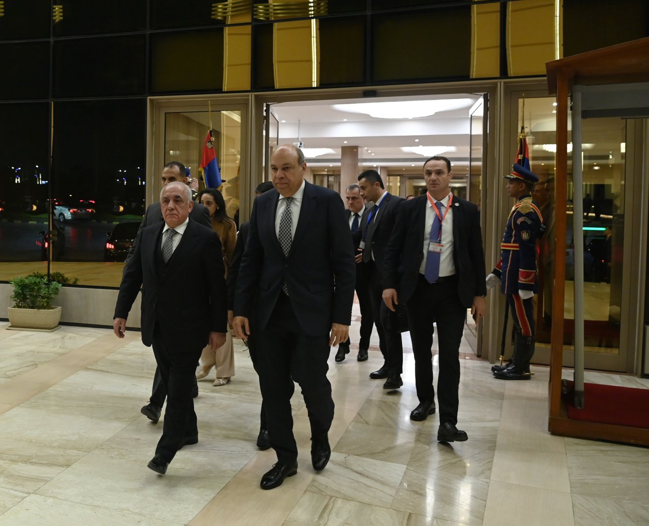 Премьер-министр Азербайджана прибыл в Египет с рабочим визитом (ФОТО)