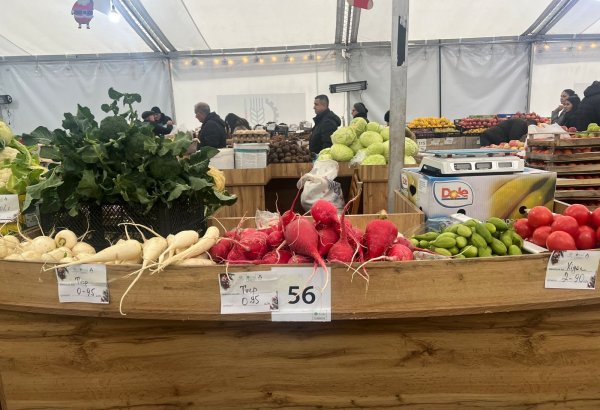 Цены на продукцию на ярмарке ”Из села в город" в Баку (ФОТО)