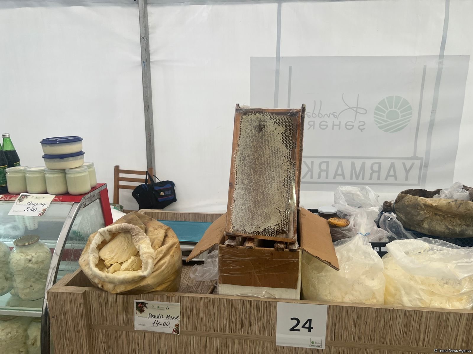 В Баку проходит новогодняя ярмарка "Из села в город" (ФОТО)