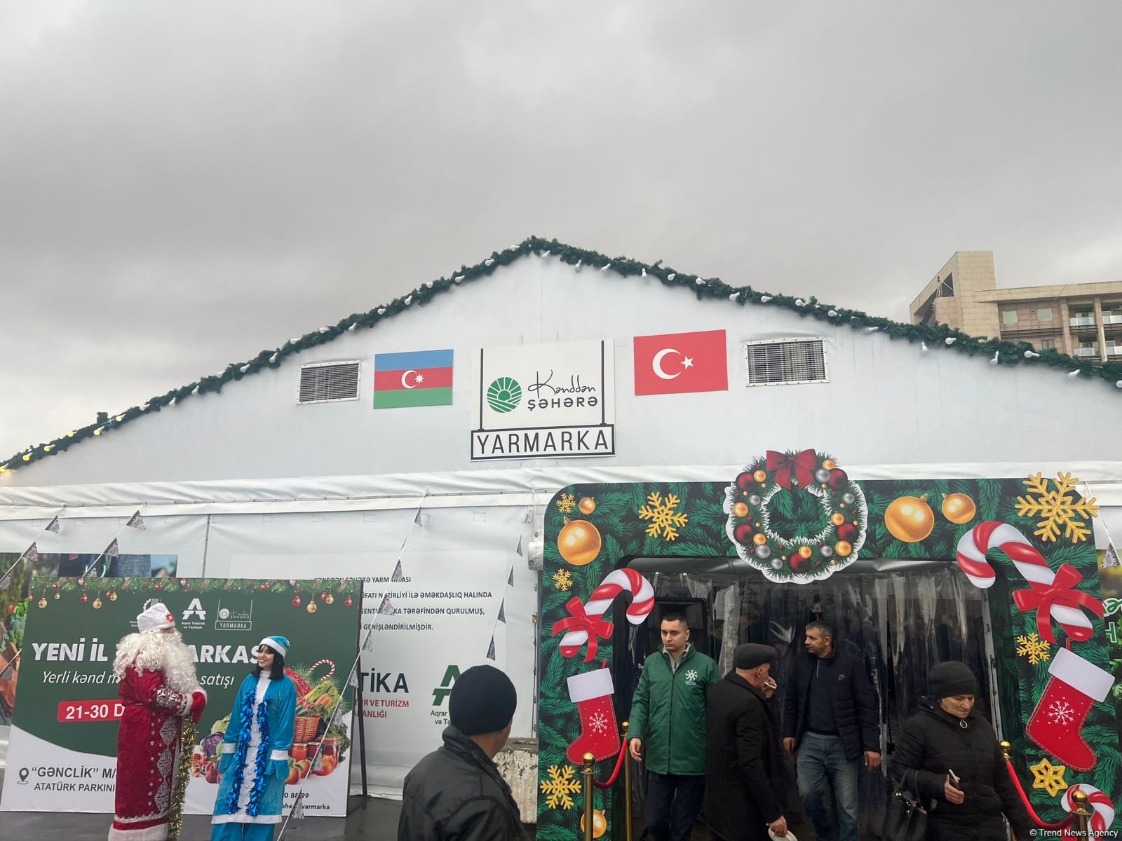 В Баку проходит новогодняя ярмарка "Из села в город" (ФОТО)