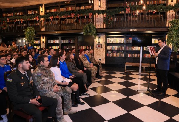 Бакинской молодежи представлена новая книга (ФОТО)