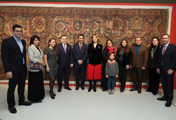 В Баку открылась выставка ковров периода Сефевидов XVII-XVIII веков (ФОТО)
