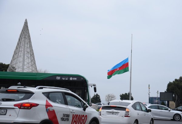Azerbaijan lowers state flags nationwide to honor plane tragedy victims (PHOTO)