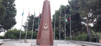 В посольстве Турции в Азербайджане приспущены флаги (ФОТО)