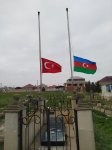 В посольстве Турции в Азербайджане приспущены флаги (ФОТО)