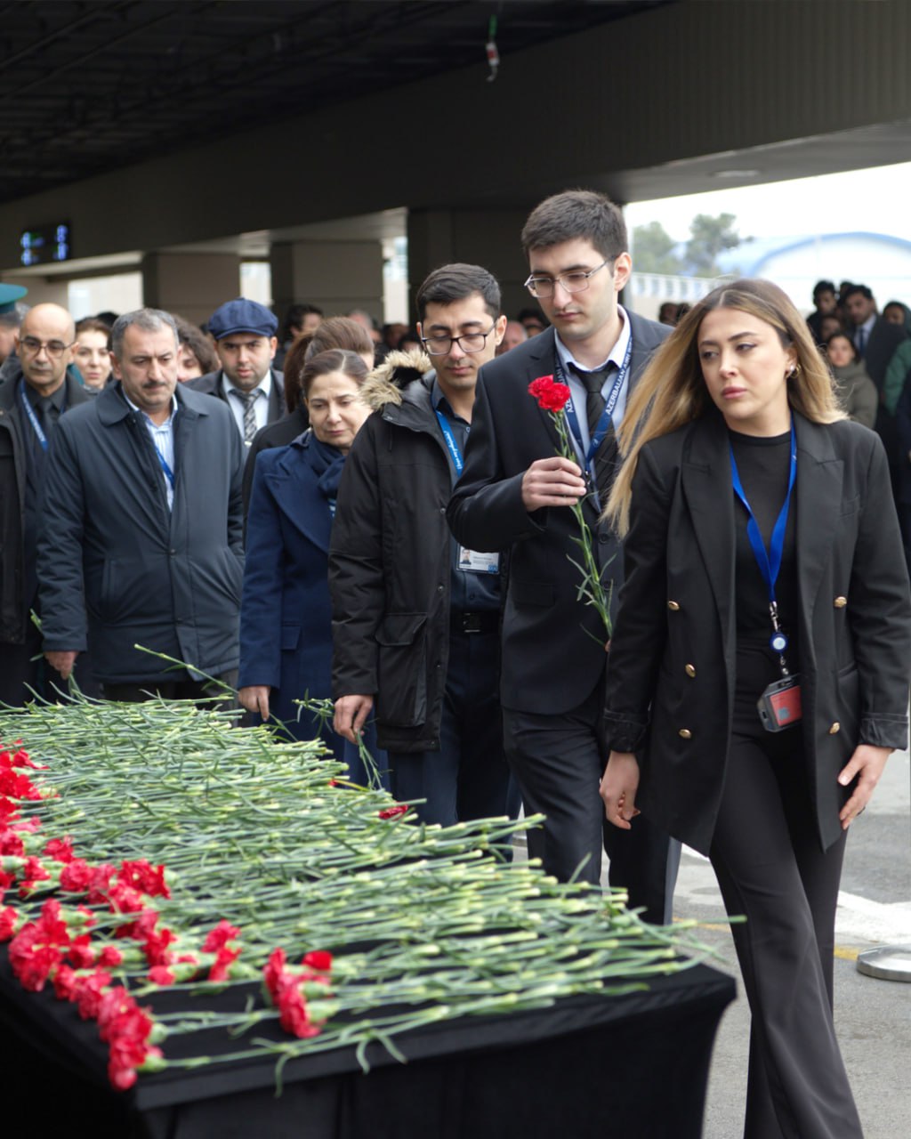 В Бакинском аэропорту установлен мемориальный стенд в связи с авиакатастрофой в Актау (ФОТО)