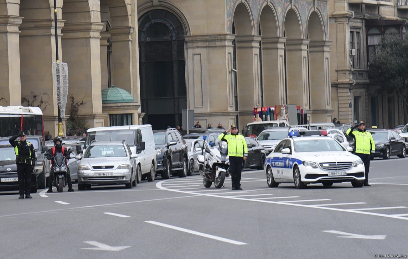 В Азербайджане минутой молчания почтили память погибших в авиакатастрофе близ Актау (ФОТО/ВИДЕО)