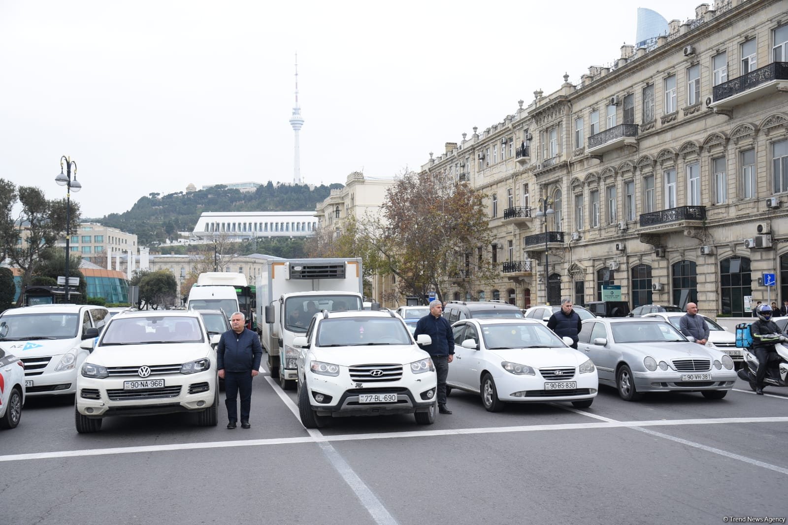 В Азербайджане минутой молчания почтили память погибших в авиакатастрофе близ Актау (ФОТО/ВИДЕО)