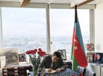 В Париже чтят память жертв крушения самолета AZAL (ФОТО)