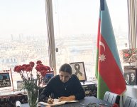 В Париже чтят память жертв крушения самолета AZAL (ФОТО)