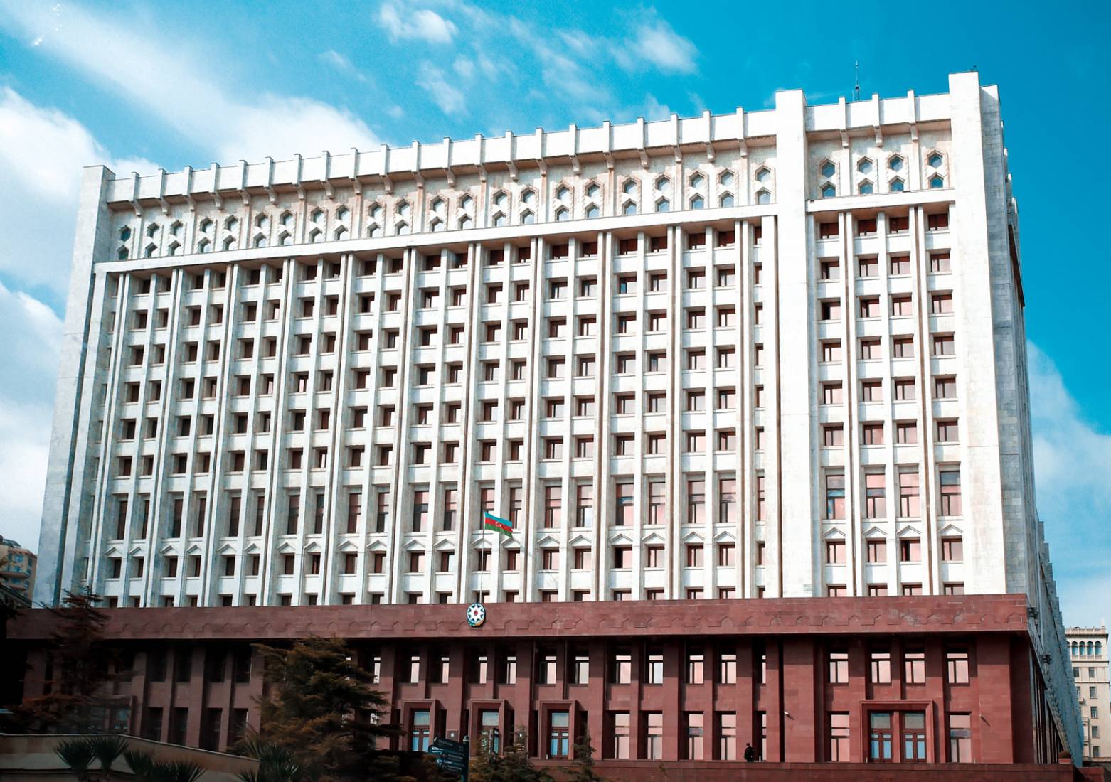 Азербайджан не намерен принимать никакую помощь из Чечни - источник в Администрации Президента