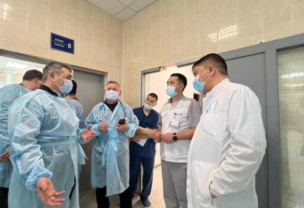 Kazakh, Azerbaijani medical staff coordinate Aktau jet crash victims' evacuation