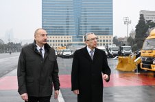 Президент Ильхам Алиев ознакомился с различными транспортными средствами специального назначения, которые будут оказывать коммунальные услуги в Баку (ФОТО/ВИДЕО)