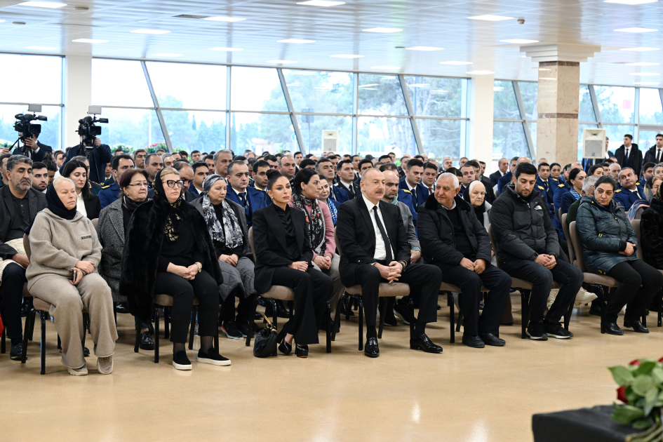 Президент Ильхам Алиев и Первая леди Мехрибан Алиева приняли участие в церемонии прощания с членами экипажа, погибшими в авиакатастрофе (ФОТО/ВИДЕО)