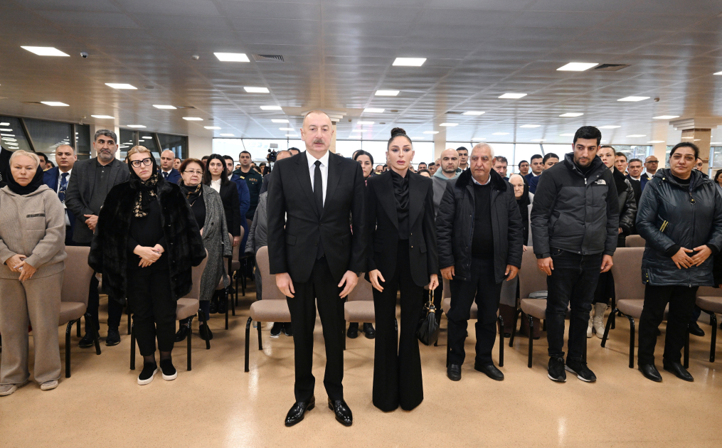 Президент Ильхам Алиев и Первая леди Мехрибан Алиева приняли участие в церемонии прощания с членами экипажа, погибшими в авиакатастрофе (ФОТО/ВИДЕО)