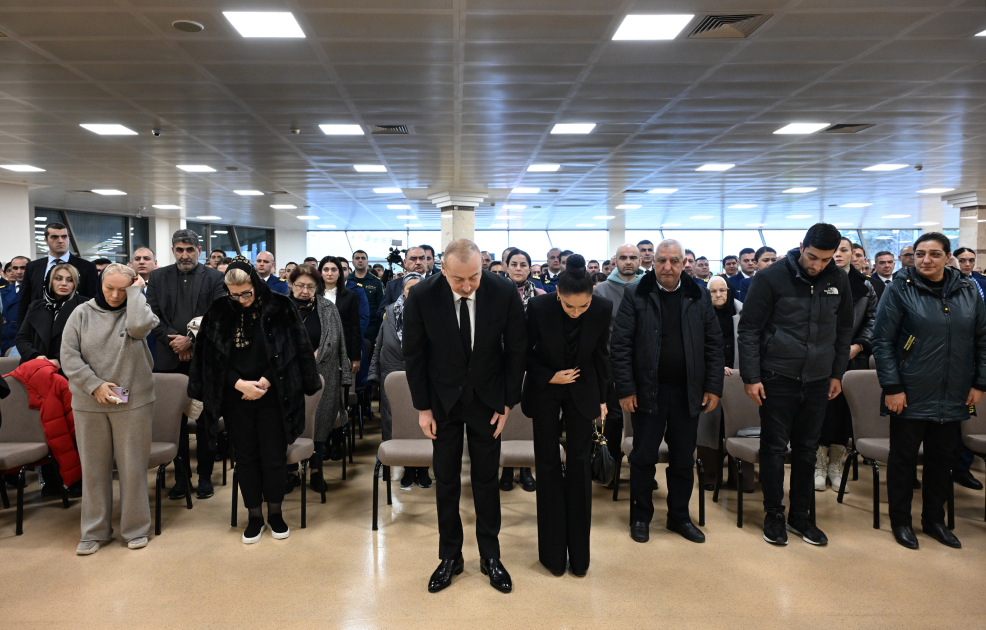 Президент Ильхам Алиев и Первая леди Мехрибан Алиева приняли участие в церемонии прощания с членами экипажа, погибшими в авиакатастрофе (ФОТО/ВИДЕО)