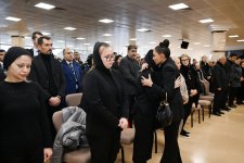 Президент Ильхам Алиев и Первая леди Мехрибан Алиева приняли участие в церемонии прощания с членами экипажа, погибшими в авиакатастрофе (ФОТО/ВИДЕО)