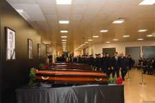 В Баку состоялась церемония прощания с членами экипажа, погибшими при крушении самолета AZAL (ФОТО)