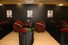 В Баку состоялась церемония прощания с членами экипажа, погибшими при крушении самолета AZAL (ФОТО)