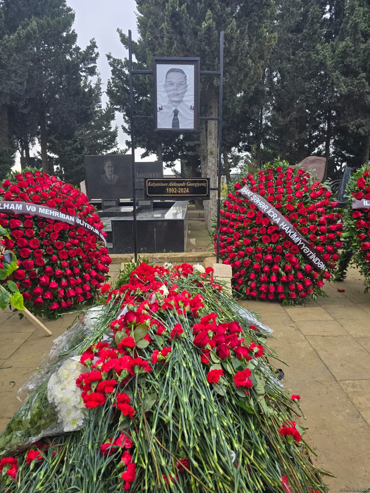 Члены экипажа самолета AZAL, погибшие в авиакатастрофе, похоронены на II Аллее почетного захоронения (ФОТО/ВИДЕО)